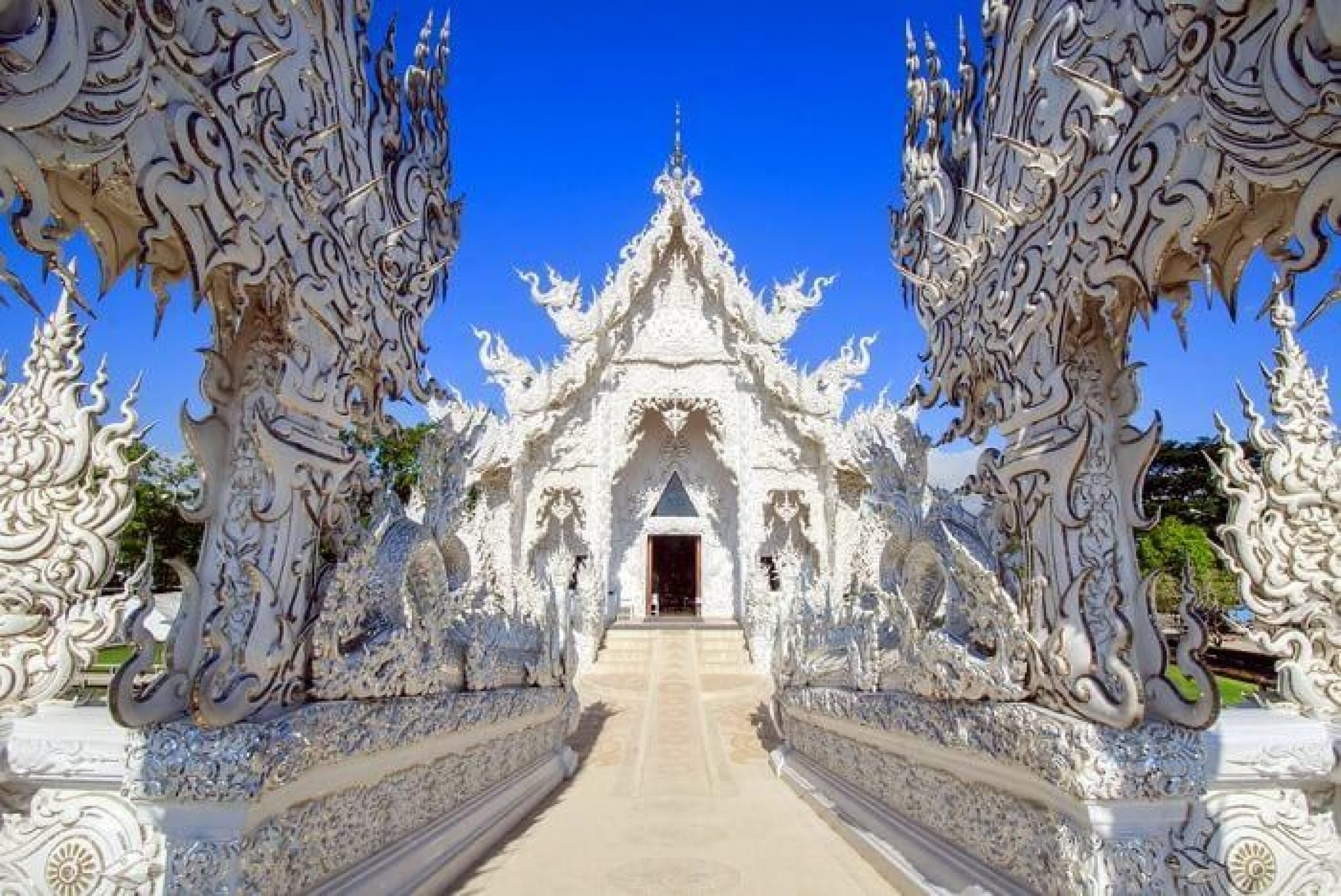 The white Temple aka Wat Rong Khun