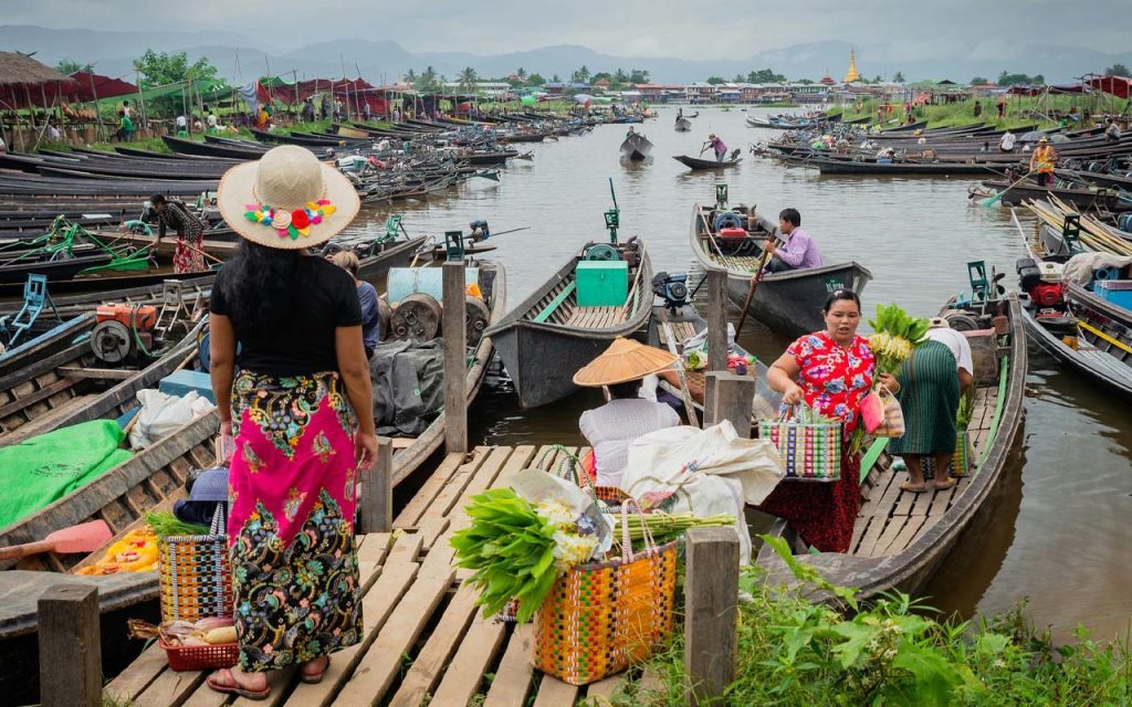 Inle Lake’s 5-Day Rotating Market – A Local Shopping Experience