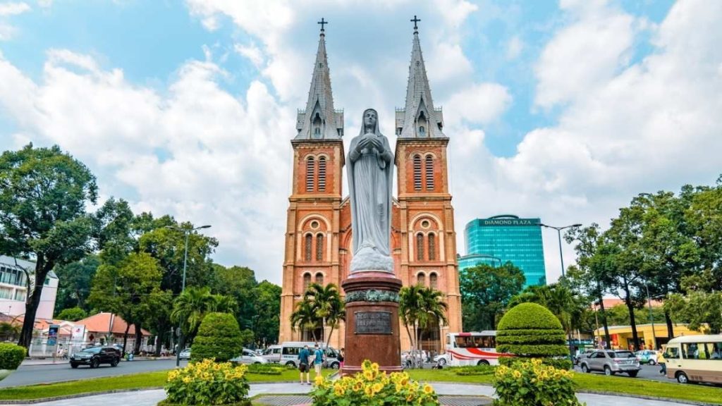 Notre Dame Cathedral (Nhà Thờ Đức Bà)