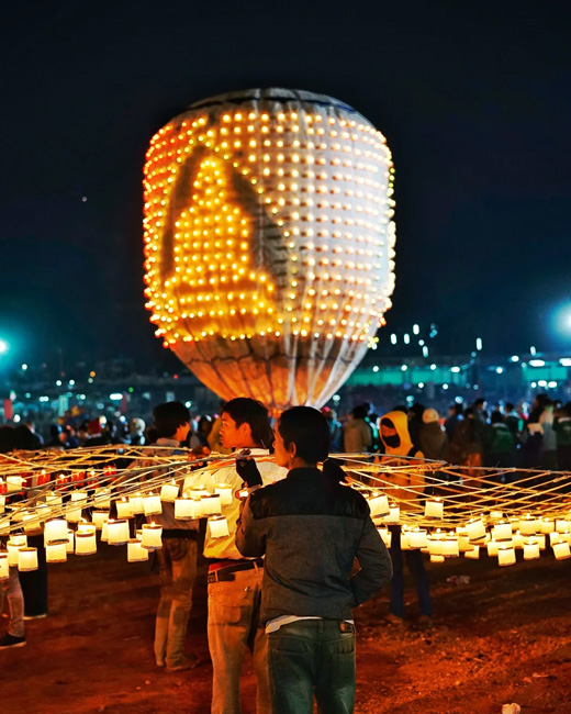 Tazaungdaing Light Festival